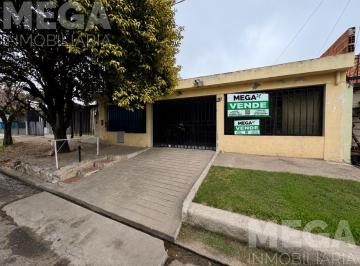 Casa · 201m² · 4 Ambientes · 3 Cocheras · Victorio Camerano 1826. Oportunidad! Casa a Remodelar