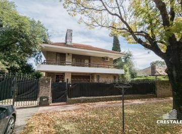Casa · 330m² · 5 Ambientes · 1 Cochera · Venta - Casa 3 Dorm. con Quincho y Pileta - Fisherton, Rosario.