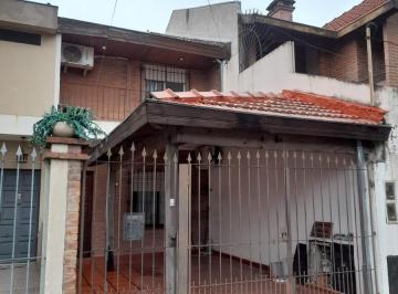 Casa · 118m² · 4 Ambientes · 1 Cochera · Triplex 4 Ambientes con Cochera y Patio - Villa Luzuriaga