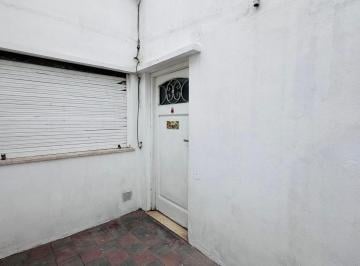 PH · 50m² · 2 Ambientes · PH de 1 Dormitorio con Patio en Alquiler en Zona Universitaria La Plata