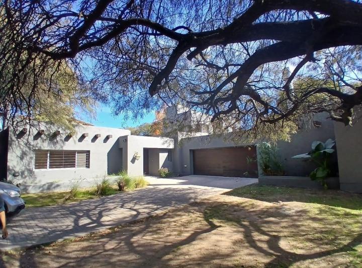 Casa · 420m² · 12 Ambientes