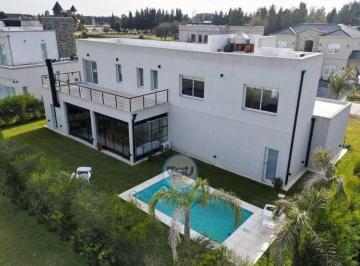Casa · 253m² · 5 Ambientes · 2 Cocheras · Venta Casa 5 Ambientes Principado Ciudad Nautica