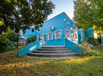 Casa · 183m² · 4 Ambientes · 1 Cochera · Casa en Venta de 3 Dorm. Sobre 2 Lotes con Gran Parque y Cochera en La Plata