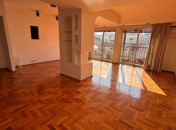 Departamento · 162m² · 6 Ambientes · 1 Cochera · 5 Amb + Dep. de Servicio! Espectacular Living! Balcon Al Frente! con Cochera. Peron 2100