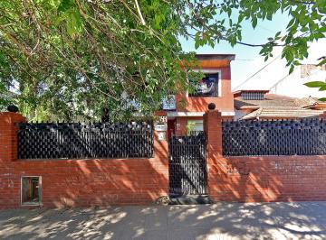 Casa · 183m² · 8 Ambientes · Venta Casa de Dos Plantas en La Mejor Zona de San Miguel