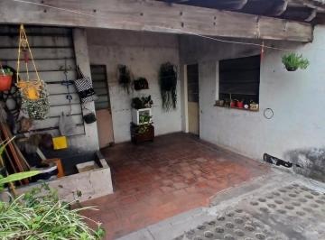 Bodega-Galpón · 251m² · 3 Ambientes · Galpón con Vivienda 2 Amb 1º X Escalera - Floresta/ Monte Castro