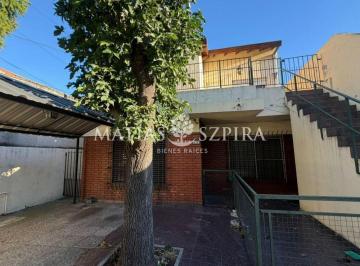 Casa · 175m² · 6 Ambientes · 1 Cochera · 3 Casas en Block Oportunidad de Inversión