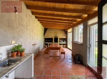 Casa · 116m² · 3 Ambientes · 1 Cochera · Casa con Quincho y Losa en Garín | Excelente Orientación y Potencial