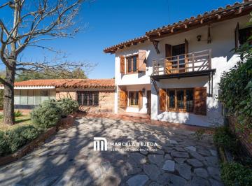 Casa · 240m² · 6 Ambientes · 2 Cocheras · Casa en Venta - La Cumbre - Zona Golf