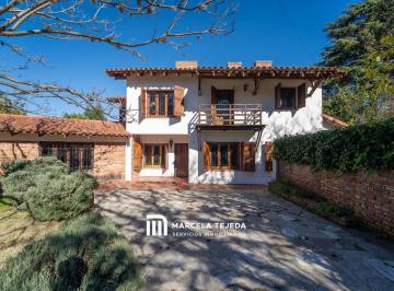 Casa · 240m² · 6 Ambientes · 2 Cocheras · Casa en Venta - La Cumbre - Zona Golf | Mariano Moreno Al 700