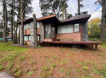 Casa de 5 ambientes, Mar Azul · Casa Entre Pinos | 3 Dorm. en El Bosque de Mar Azul