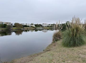 Terreno · 978m² · Terreno en Venta Al Agua Barrio San Matias Area 5