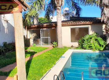 Casa · 220m² · 4 Ambientes · 1 Cochera · Casa en Excelente Estado con Pileta y Quincho
