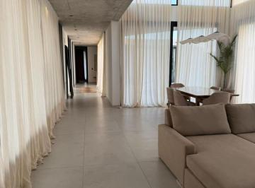 Casa · 360m² · 6 Ambientes · 2 Cocheras · Casa en La Providencia