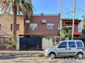 Casa · 210m² · 6 Ambientes · 1 Cochera · Casa en S. Fer. - Vias/centro
