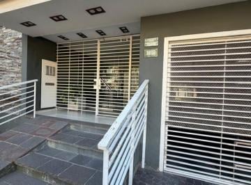 Departamento · 52m² · 2 Ambientes · Alquiler Departamento 2 Ambientes Planta Baja, Excelente Ubicacion a 3 Cuadras de Av Hip. Yrigoyen a