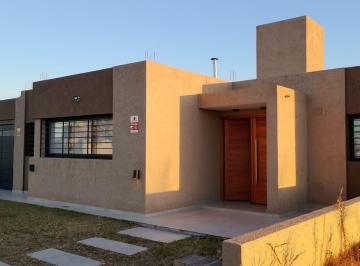 Casa · 120m² · 3 Ambientes · 1 Cochera · Venta Casa en Juarez Celman La Vieja Estancia