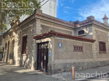 Casa · 262m² · 5 Ambientes · 2 Cocheras · Venta Terreno en Barrio Lourdes - Rosario