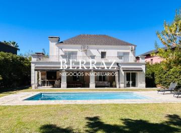 Casa · 240m² · 5 Ambientes · 2 Cocheras · Casa Venta 5 Ambientes Barrio Septiembre Lote de 887 m² Escobar