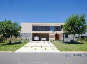 Casa · 372m² · 6 Ambientes · 2 Cocheras · Casa en Venta en Pilará Sobre La Laguna - La Calesa - Pilar