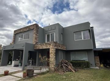 Casa · 216m² · 5 Ambientes · 1 Cochera · Casa en Venta en Barrio San Isidro Labrador, Villanueva, Tigre