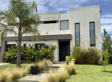 Casa · 199m² · 5 Ambientes · 2 Cocheras · Alquiler Casa 5 Amb San Gabriel a La Laguna