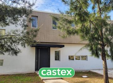Casa · 194m² · 4 Ambientes · 2 Cocheras · Casa en Venta Barrio Naudir 1, Escobar