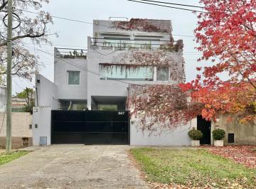 Casa · 227m² · 6 Ambientes · 2 Cocheras · Casa en Alquiler en El Bajo de San Isidro – Moderna, Canchera y con Mucha Onda.