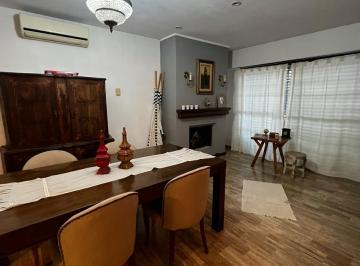 Casa · 300ha · Chalet 5 Amb con Garage Pasante y Fondo con Pileta