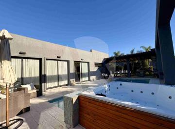 Casa · 641m² · 4 Ambientes · 4 Cocheras · Casa en Venta Santa Guadalupe Pilar del Este Pilar