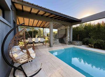 Casa · 641m² · 4 Ambientes · 4 Cocheras · Casa en Venta Santa Guadalupe