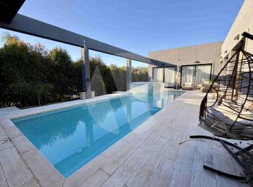 Casa · 641m² · 4 Ambientes · 4 Cocheras · Casa en Venta Santa Guadalupe Pilar del Este Pilar