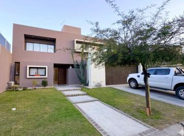 Casa de 8 ambientes, Córdoba · Exclusiva Casa en Venta Barrio Chacra del Norte