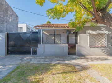 Casa · 56m² · 3 Ambientes · 1 Cochera · Venta Casa 3 Amb con Jardin y Quincho Ituzaingó