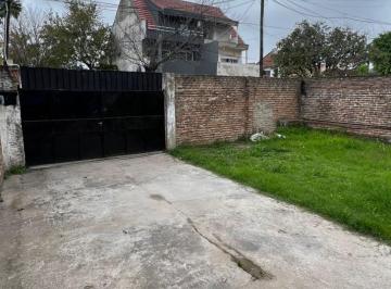 Bodega-Galpón · 150m² · Deposito Amplio, Ubicado en Lamadrid 2448, Lomas de Zamora