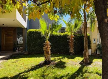 Casa de 5 ambientes, Guaymallén · Morro Inmobiliaria / Alquila Casa en Bº Privado La Bajada - Villa Nueva