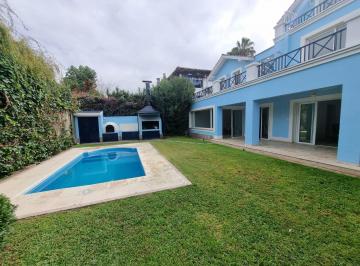 Piscina y jardín · Casa en Godoy Cruz