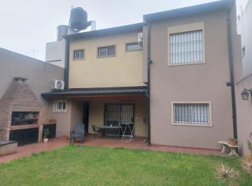 Casa · 180m² · 4 Ambientes · Venta Casa 4 Ambientes Jardin Garage Apto Credito