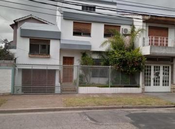 Casa · 200ha · 5 Ambientes · 2 Cocheras · Hermosa Casa 5 Amb en Esquina