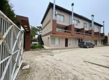 Casa · 75m² · 2 Dormitorios · 1 Cochera · Departamento 3 Ambientes con Parrilla y Cochera