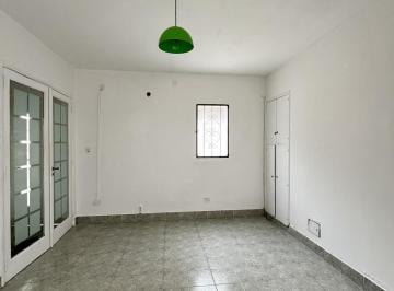 Casa · 85m² · 4 Ambientes · Casa en Alquiler, Dos Dorm., Patio, Ambientes Amplios, Abasto.