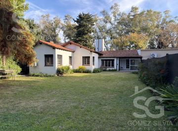 Casa · 200m² · 4 Ambientes · 2 Cocheras · Venta Casa 4 Ambientes Hurlingham Barrio Ingles Pileta