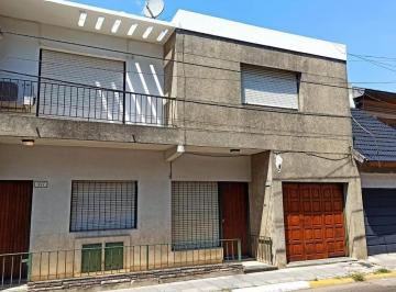 PH · 120ha · 3 Ambientes · 2 Cocheras · Casa en PH 3 Ambientes con Patio y Garaje Para 2 Autos.