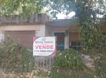 Casa · 655ha · 6 Ambientes · 4 Cocheras · Tres Casas Sobre Lote de 655 m²