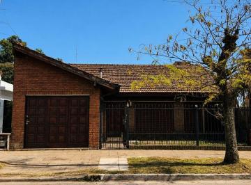 Casa · 200m² · 4 Ambientes · 1 Cochera · Venta Casa 4 Ambientes en Pilar