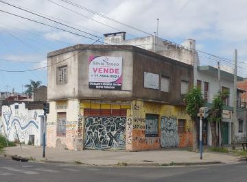 Casa · 140ha · 4 Ambientes · 2 Cocheras · Excelente Esquina Ideal Varios Destinos