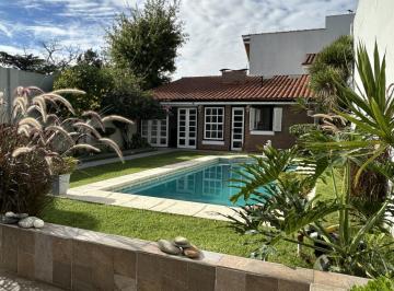 Casa · 244ha · 4 Ambientes · 2 Cocheras · Casa Venta Barrio Parque Bernal