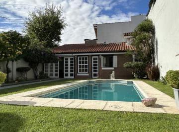 Casa · 244ha · 4 Ambientes · 2 Cocheras · Casa Venta Barrio Parque Bernal