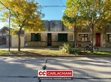 Casa · 196m² · 3 Dormitorios · 1 Cochera · Casa en Las Rosas