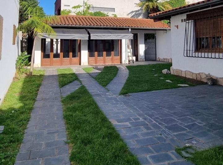 Casa · 215m² · 3 Ambientes · 3 Cocheras